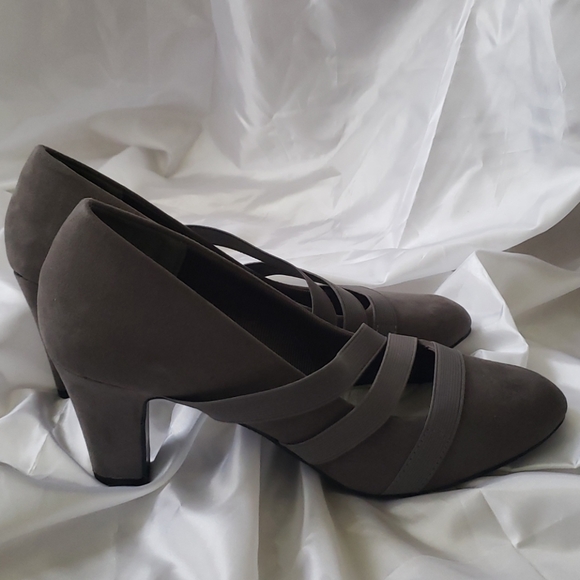 Shoes - Picture 5 of 8